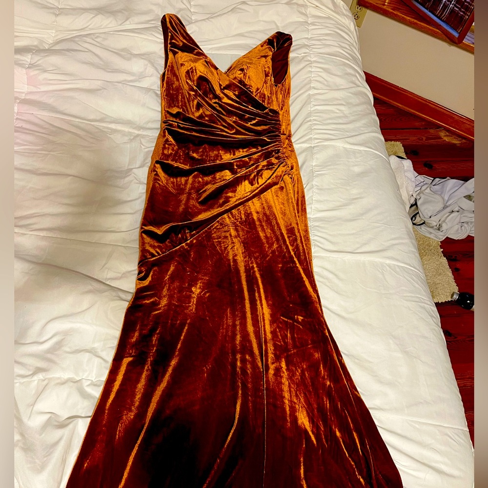 Bridesmaid dress. Never worn, size 4. Velvet rust- style Dakota